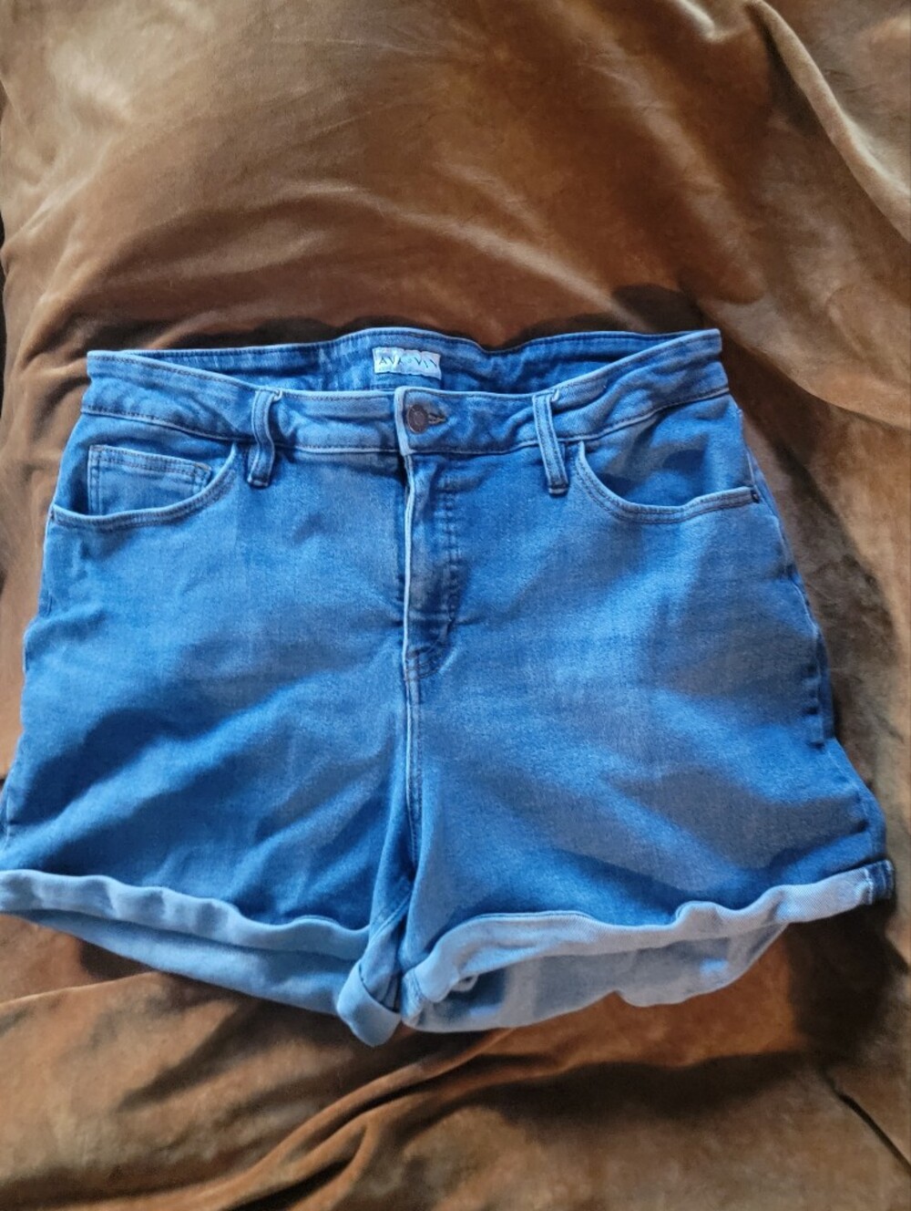 Ava & Viv Light Wash Denim Shorts - Sz 16W